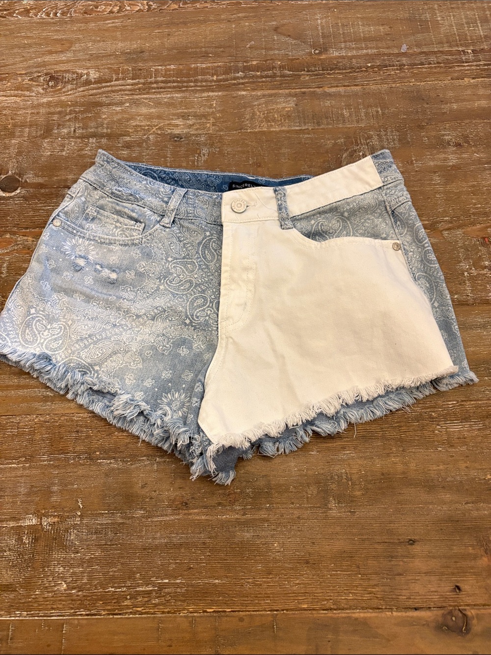 Two-Tone Bandana Print Denim Shorts - Light Blue & White  7/28